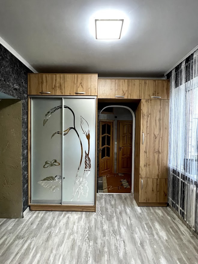 Класичний передпокій під дерево р-0006