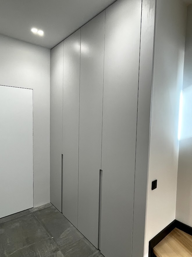 Білий сучасний передпокій р-0007