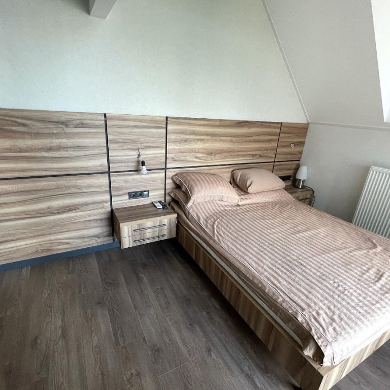 Шпонована спальня b-0004