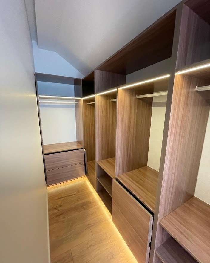 Меблі для вузької гардеробної w-0007