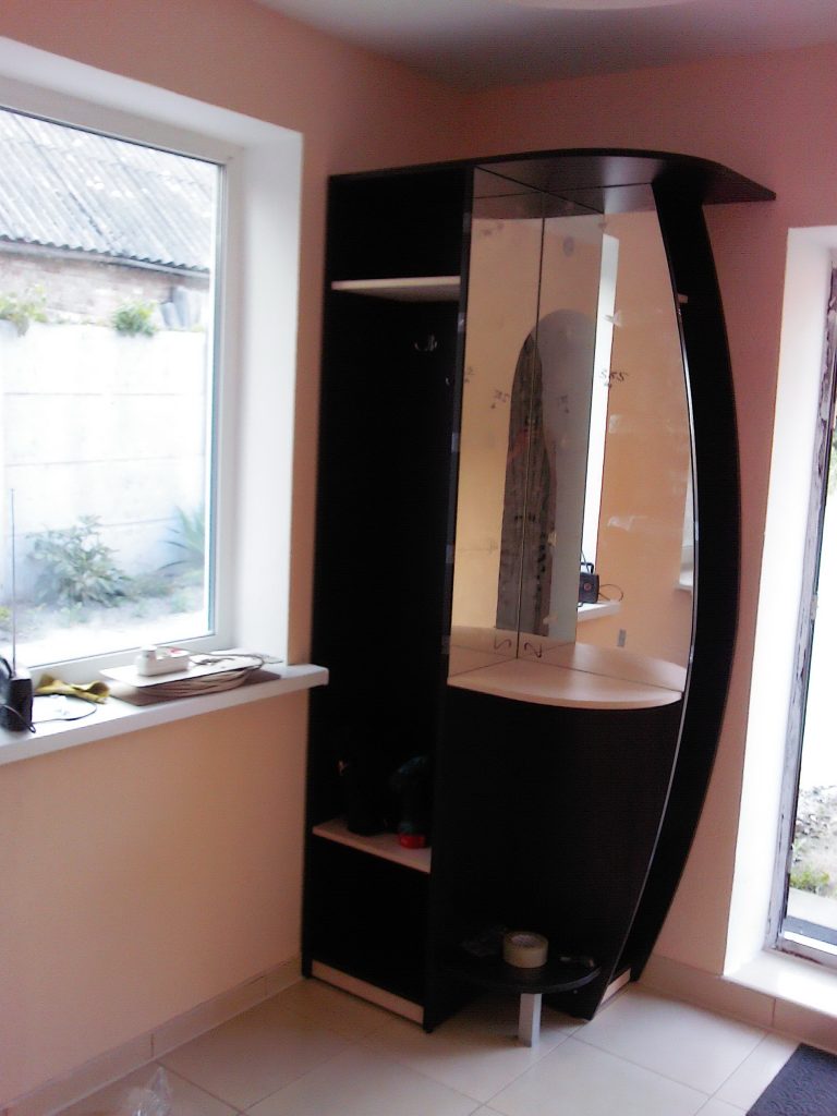 Кутовий передпокій р-0010