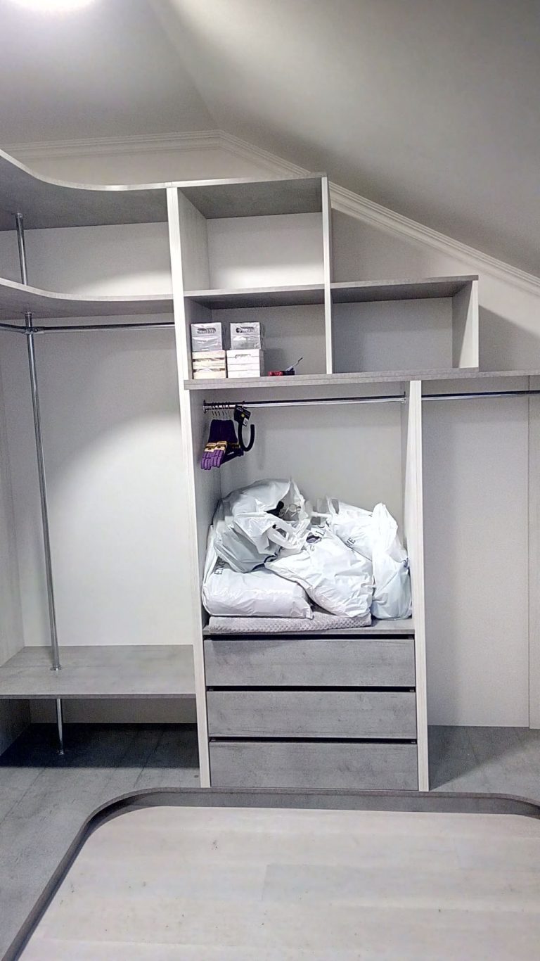 Мансарда під гардеробну w-0001