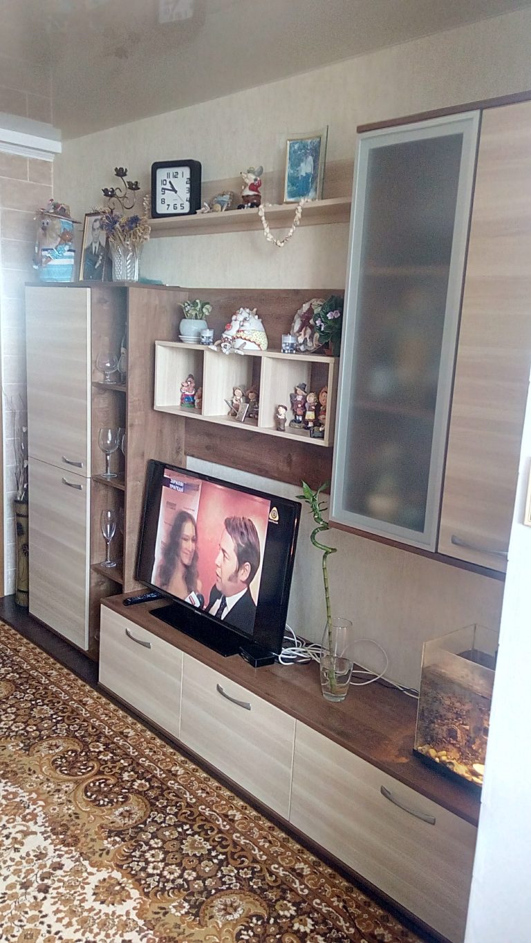 Стінка для ТВ гірка у вітальню з шафою g-0003