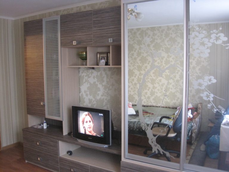 Стінка у вітальню g-0011