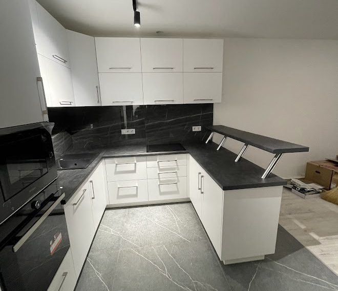 Кухня біла з барною стійкою k-0001