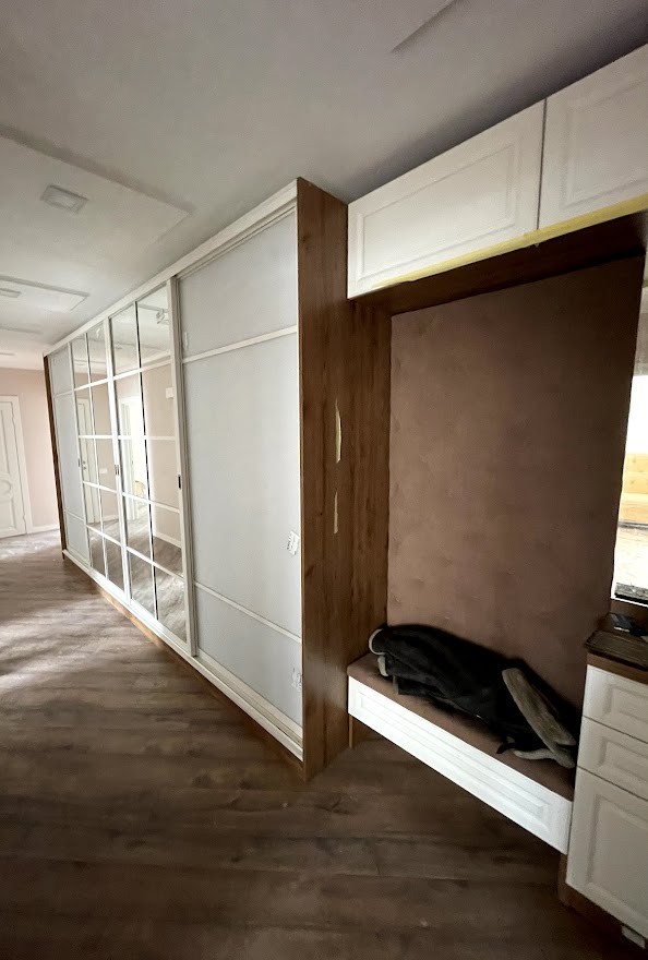 Меблі для передпокою з великою шафою-купе s-0020