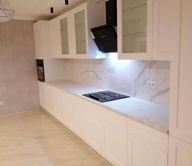 Кухня зі скляними дверцятами k-0041