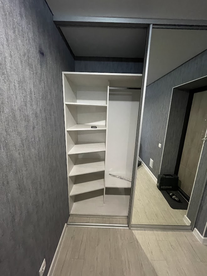 Вбудована гардеробна шафа-купе s-0035