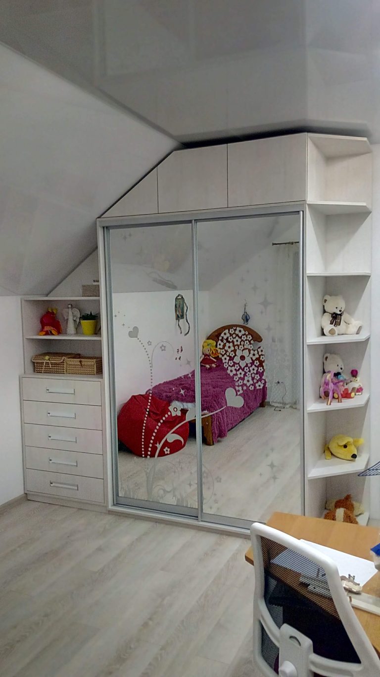 Шафа-купе у дитячу кімнату s-0026